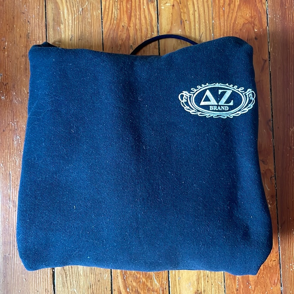 Delta Zeta Sweatshirt - Medium
